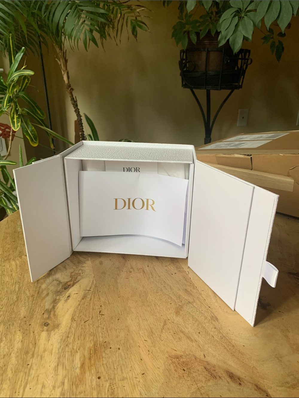 DIOR Gift Box - Small - Picture 7 of 7